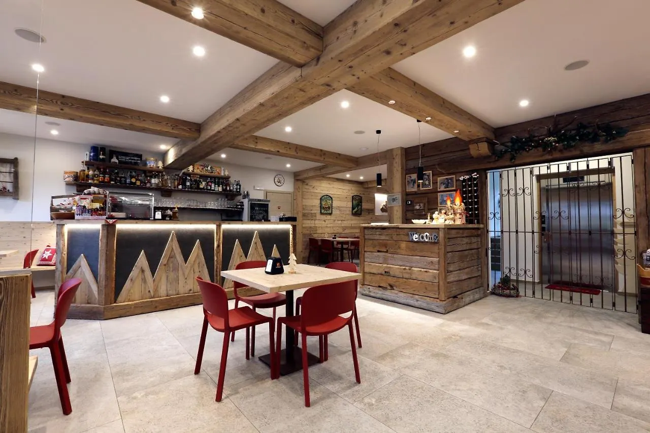 Alpen Chalet - Charme Mountain Hotel - Schilpario 3*,